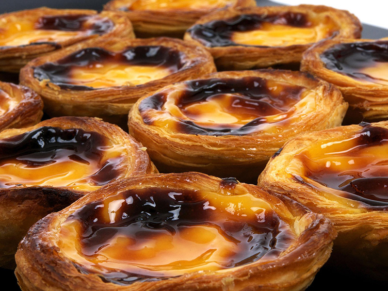 Pastel de Nata — massa folhada com creme de gema e baunilha